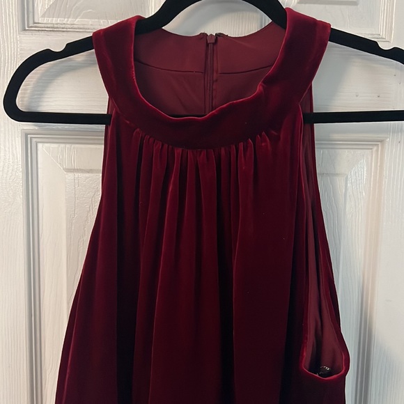 A Truly Stunning Dress - Picture 2 of 7